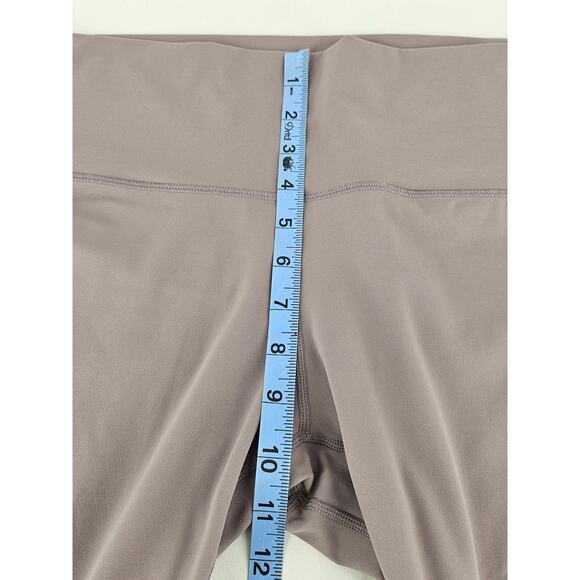 WOMEN'S LAVENDER GYM COMPRESSION LEGGINGS SIZE LARGE - VERY COMFORTABLE MATERIAL - Picture 10 of 11